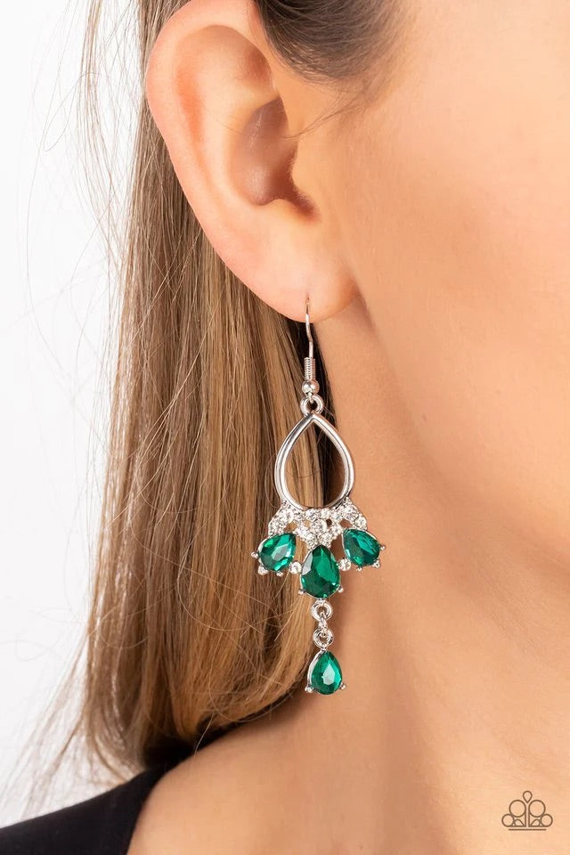 Paparazzi Earring ~ Coming in Clutch - Green