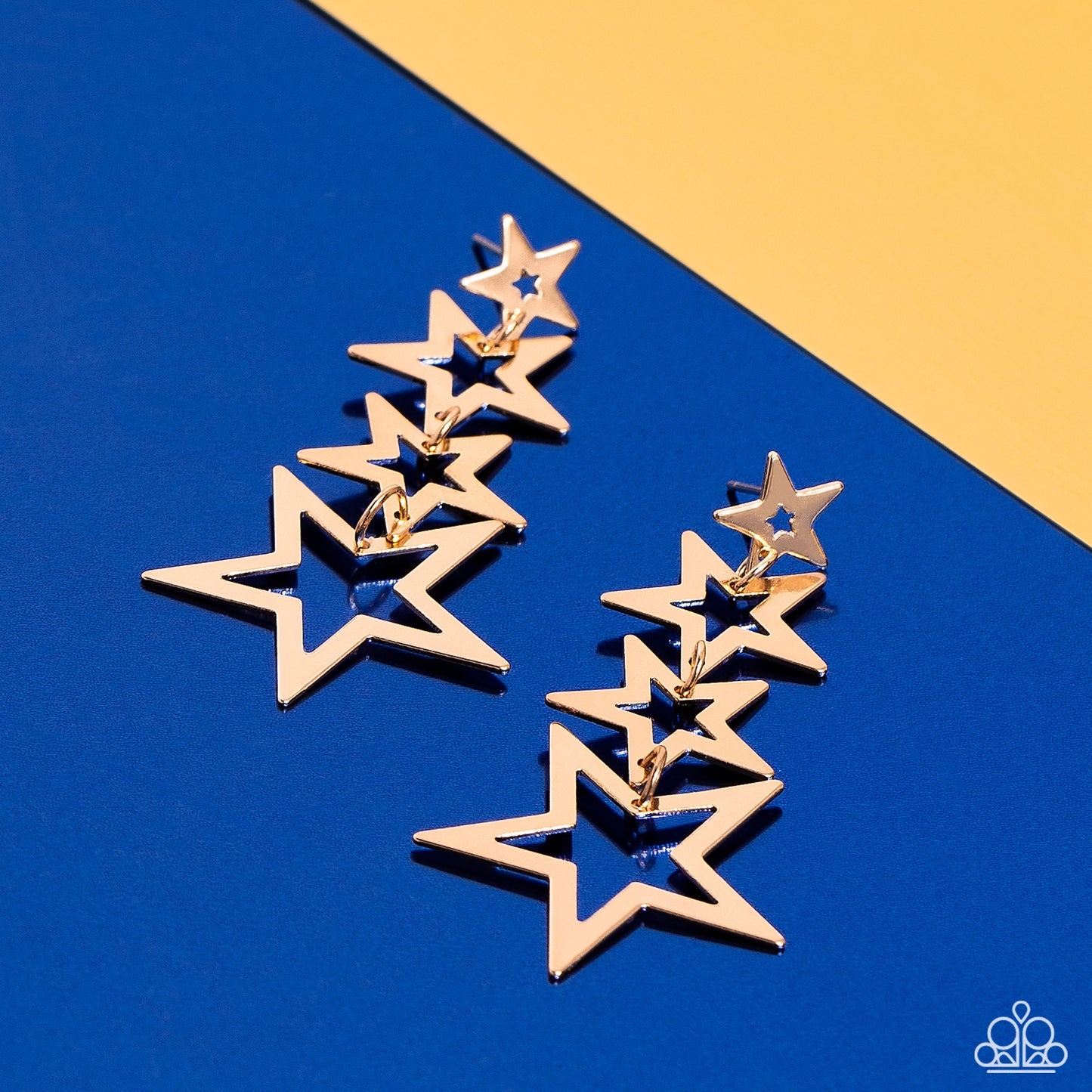 Paparazzi Superstar Crescendo - Gold Post Earring  P5PO-GDXX-186XX