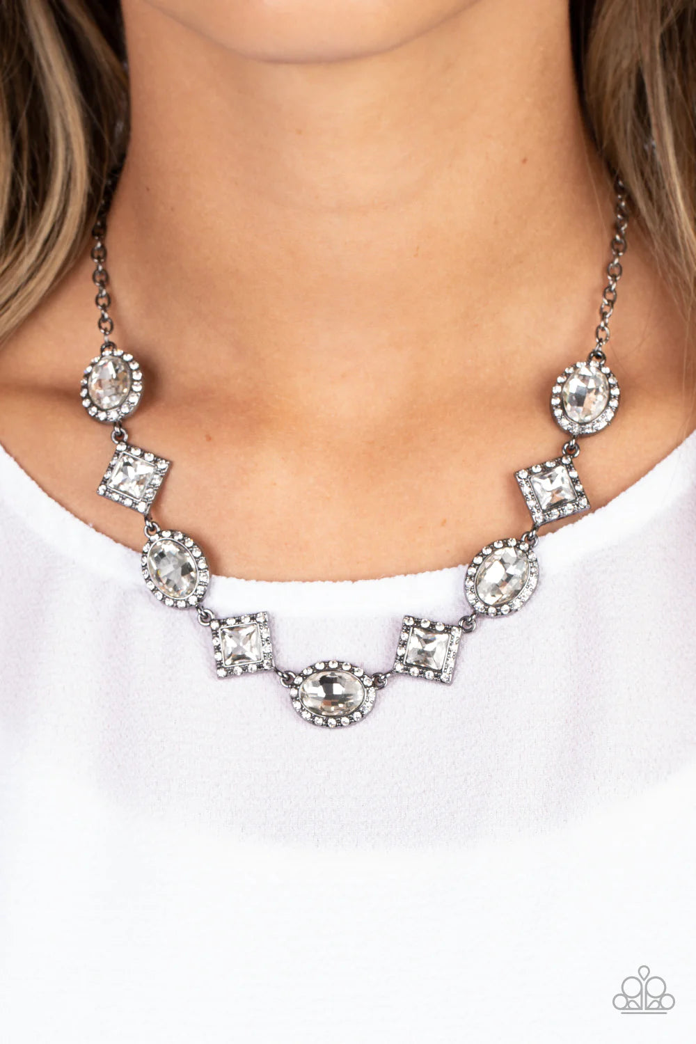 Paparazzi Diamond of the Season - Black Necklace