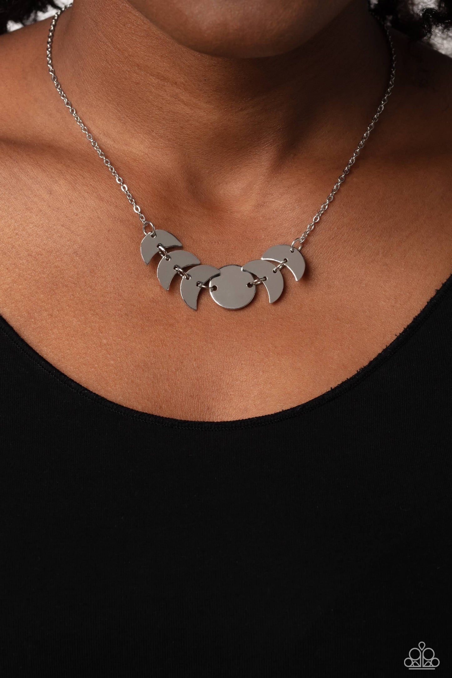 Paparazzi LUNAR Has It - Silver Necklace P2SE-SVXX-172XX