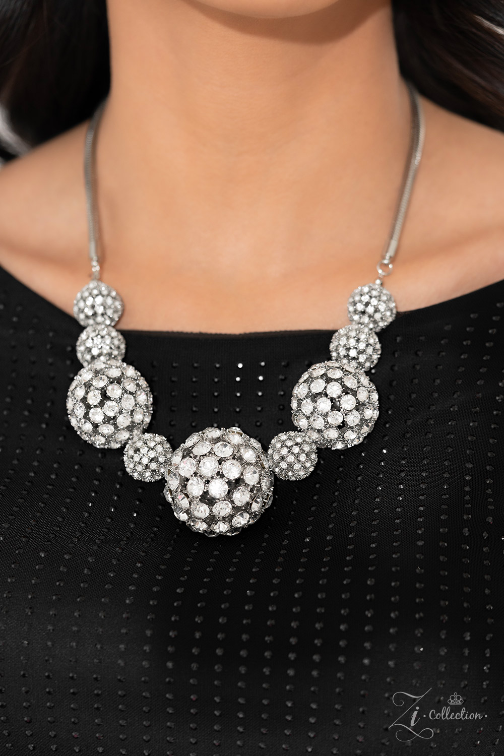 Paparazzi Undaunted - White Necklace Z2312