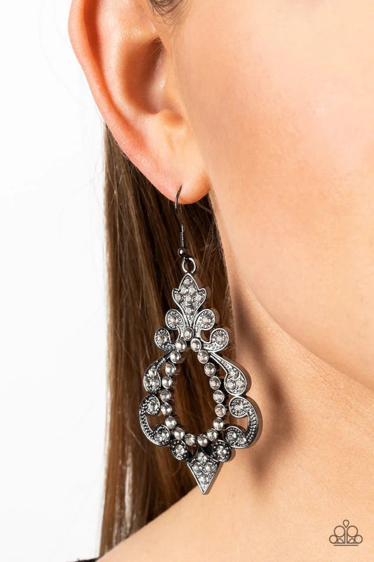 Paparazzi Fit for a DIVA-Black Earring