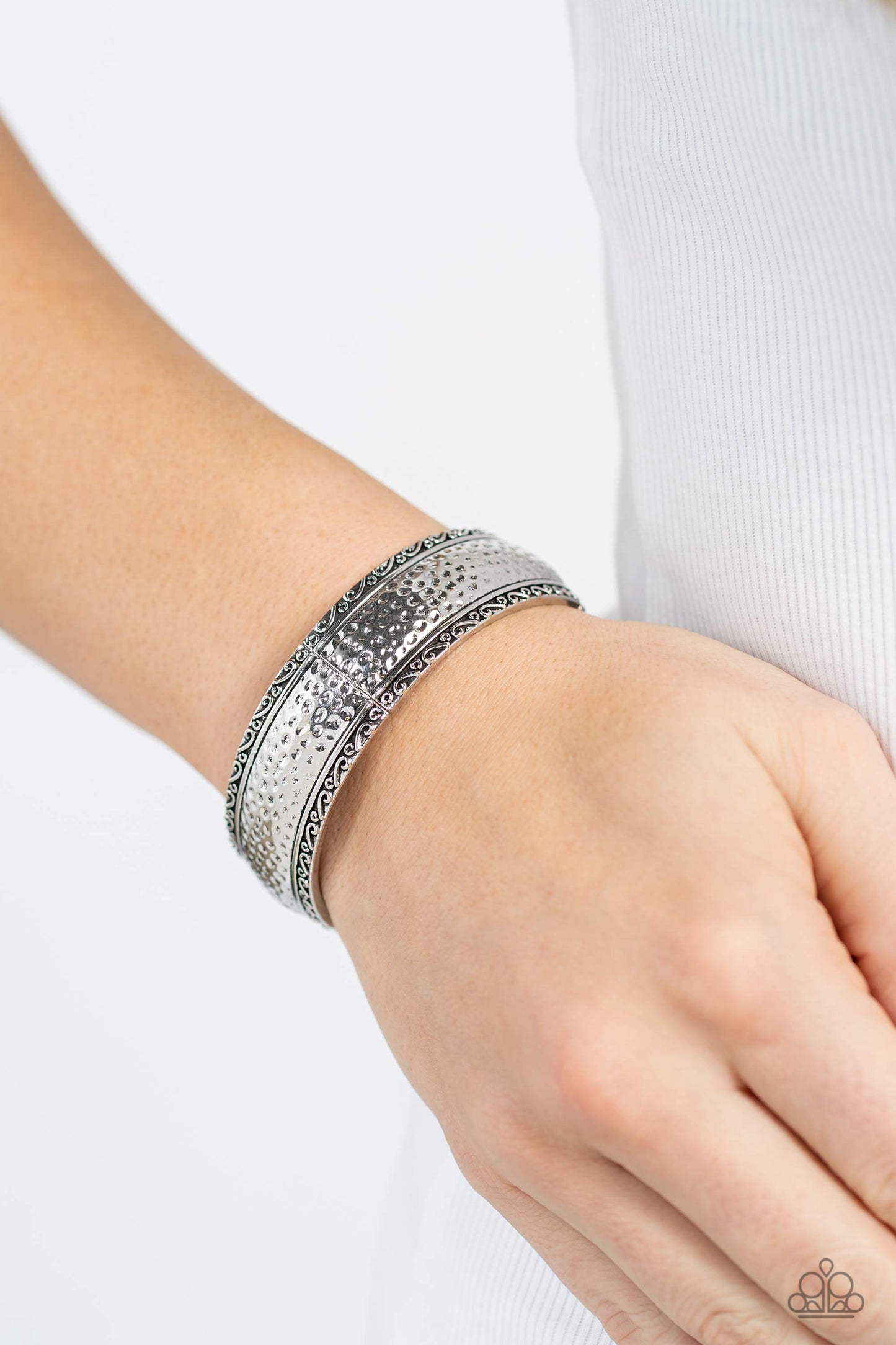 Paparazzi Textile Tenor - Silver Bracelet  P9WH-SVXX-253XX