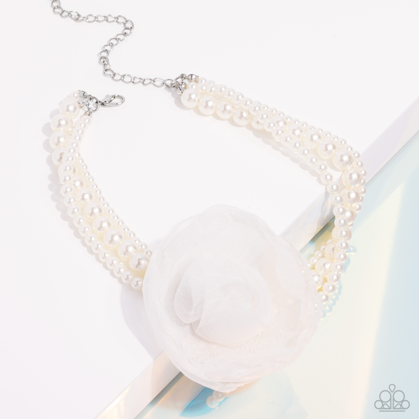 Paparazzi Radiant Rosetta-White Choker