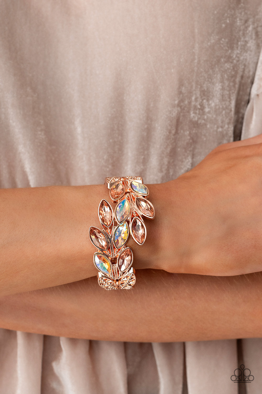 Paparazzi Luminous Laurels- Rose Fold Bracelet