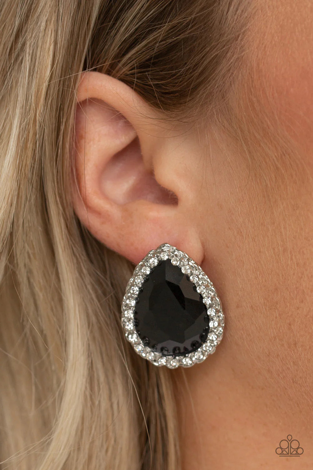 Paparazzi Dare to shine- Black Post Earring