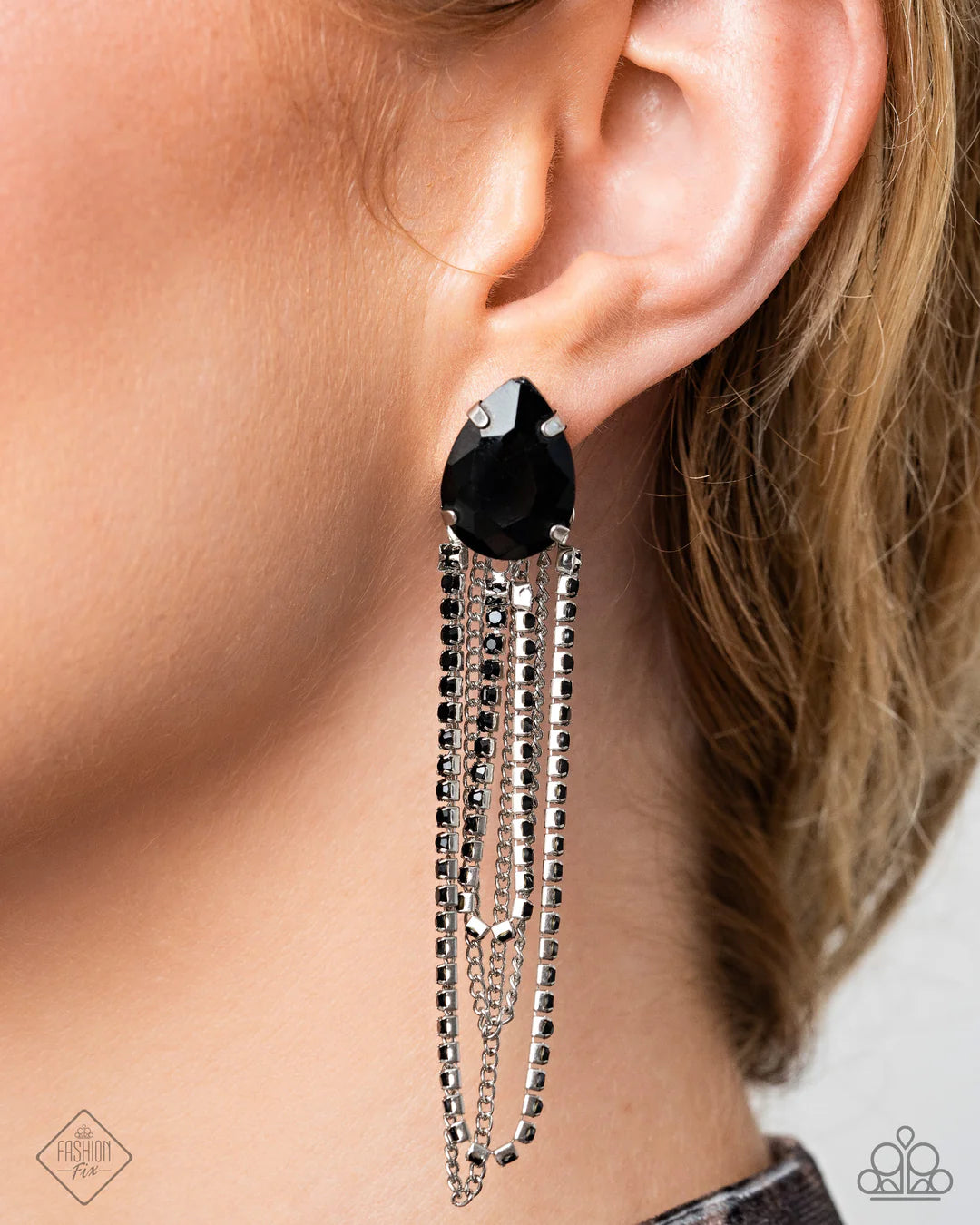 Paparazzi Vicious Venture - Black Post Earring