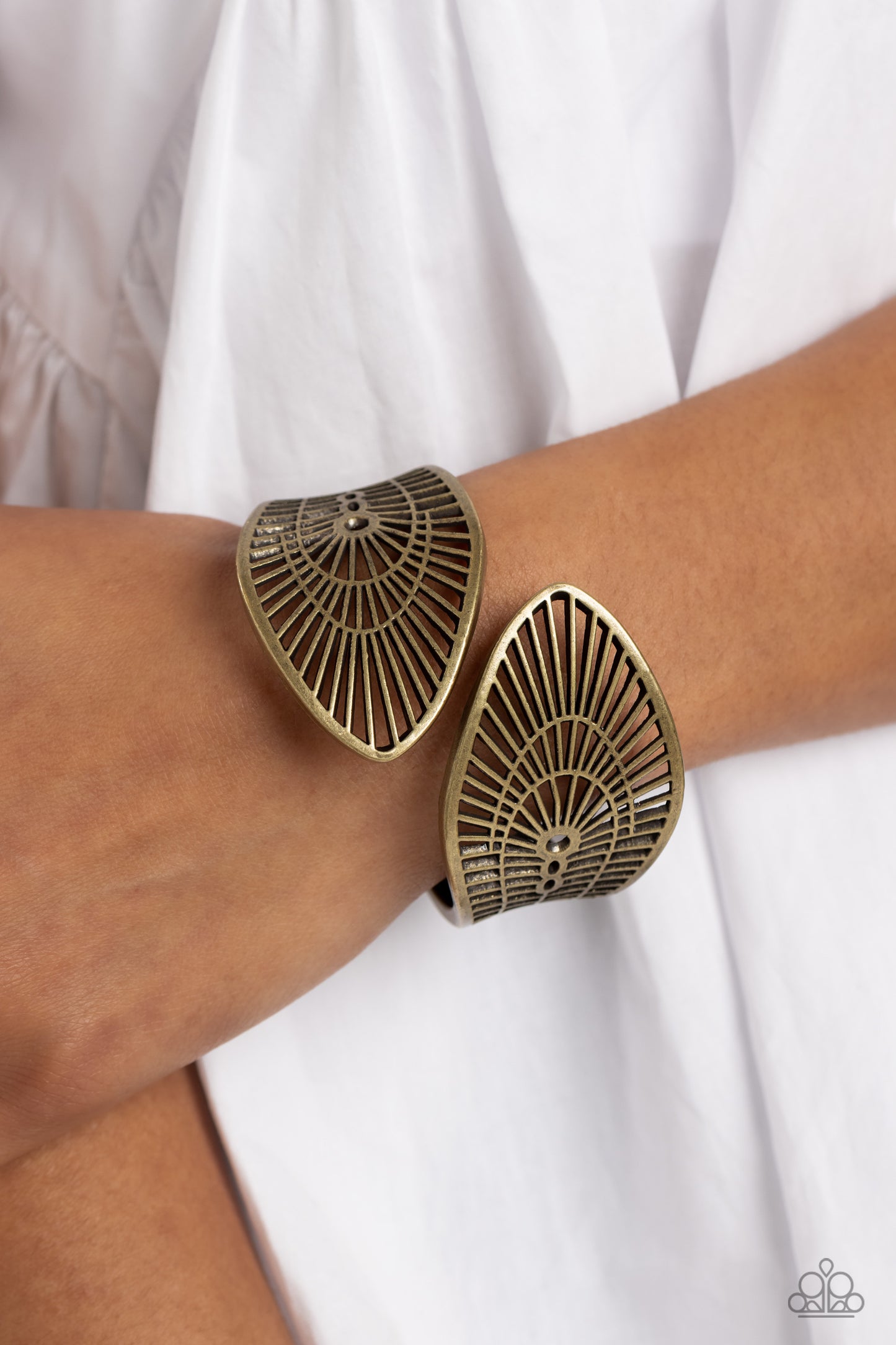 Paparazzi Palatial Palms - Brass Bracelet P9SE-BRXX-115XX