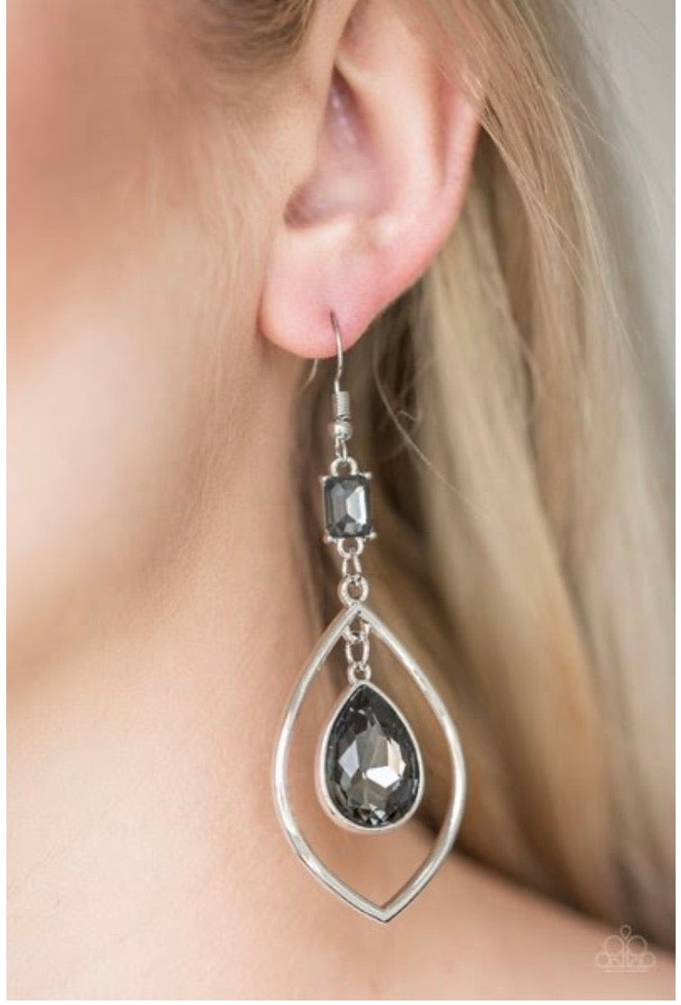 Paparazzi Earring ~ Priceless - Silver