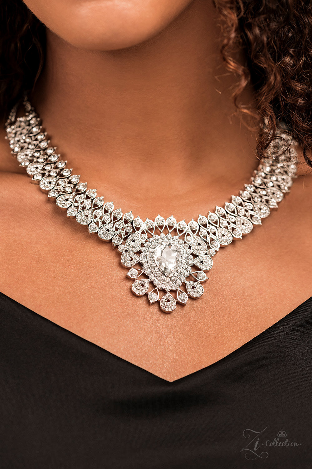 Paparazzi - Silver Necklace Zi Collection Exquisite -Z2218